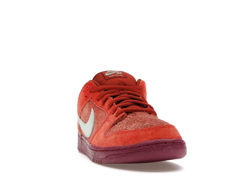 Nike SB Dunk Low Mystic Red Rosewood