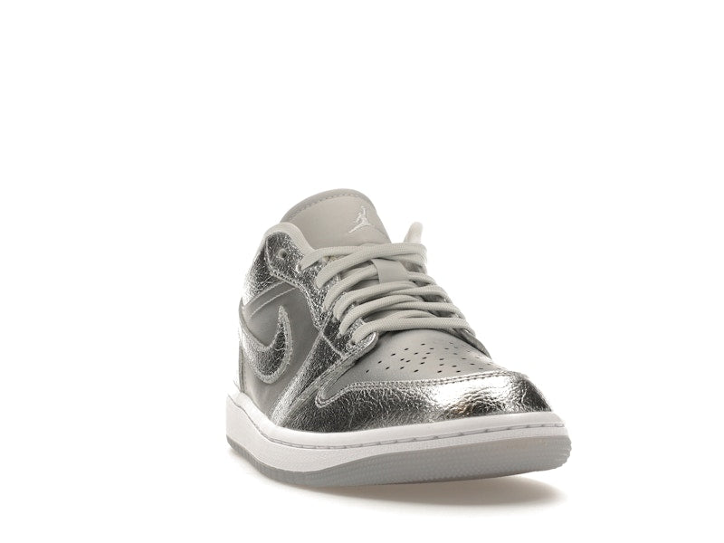 Jordan 1 Low SE Metallic Silver (Women's) - Jordan - OFFseason 衣服 - FN5030 - 001